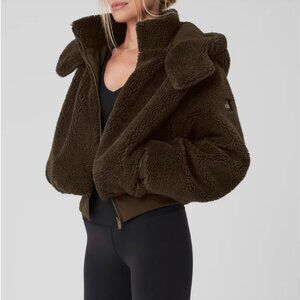 Alo Foxy Sherpa Jacket - XS in espresso brown